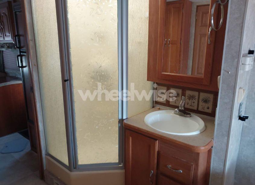 Photo 13 of 2005 Coachmen Leprechan N/A (VIN 1FDXE45S14HB12097)