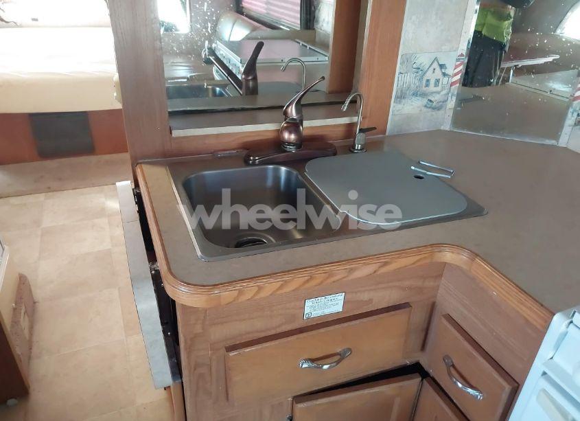 Photo 21 of 2005 Coachmen Leprechan N/A (VIN 1FDXE45S14HB12097)