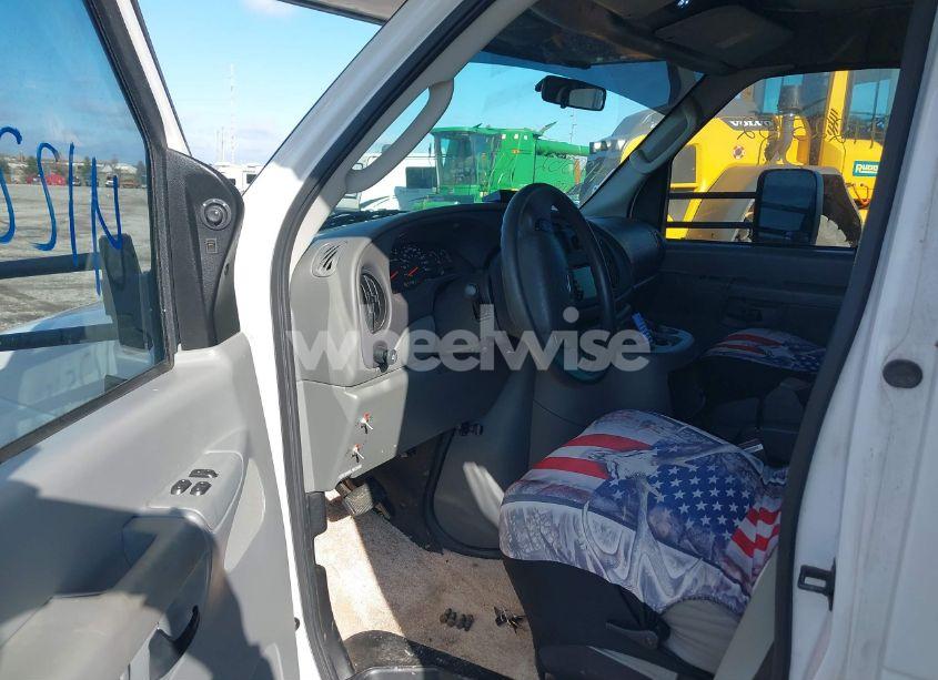 Photo 6 of 2005 Coachmen Leprechan N/A (VIN 1FDXE45S14HB12097)