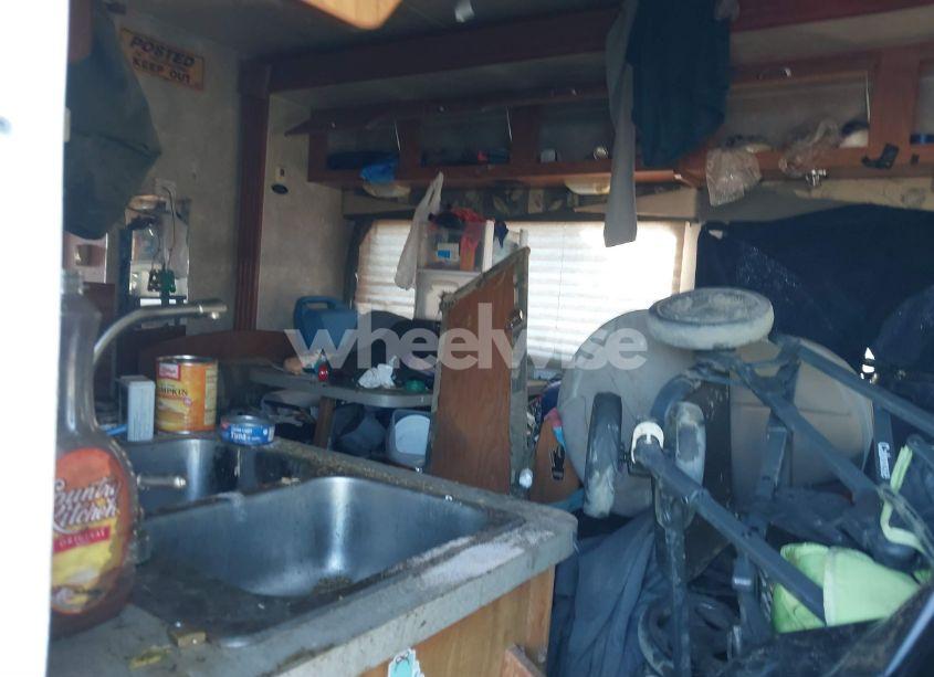 Photo 12 of 2005 Ford E-450 CUTAWAY STANDARD (VIN 1FDXE45S15HA51514)