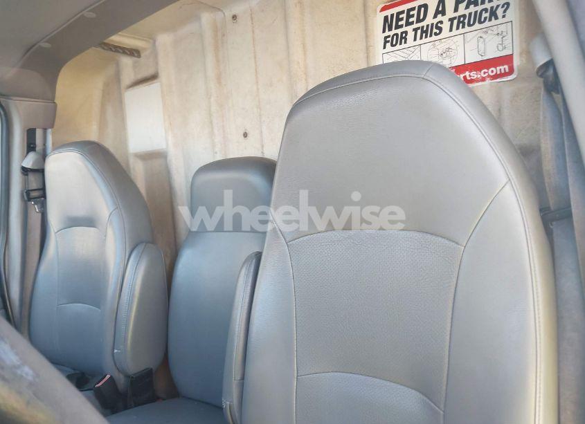 Photo 6 of 2007 Ford E-450 CUTAWAY (VIN 1FDXE45S17DA17907)