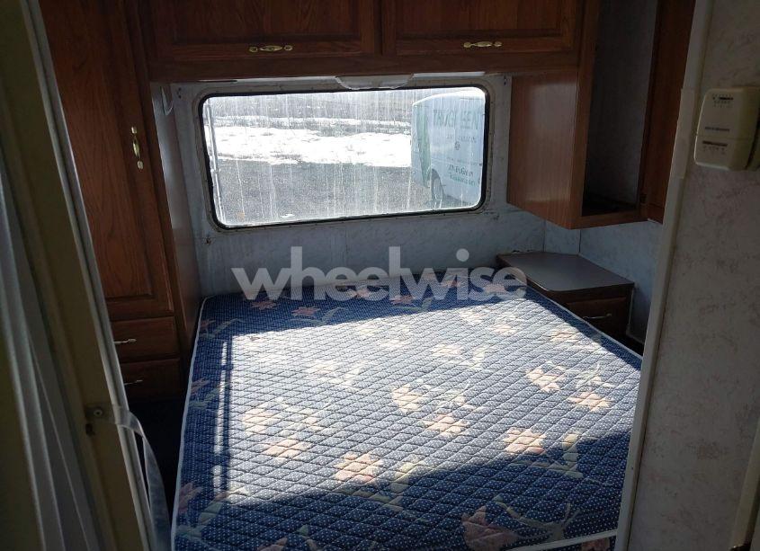 Photo 13 of 2001 Ford E-450 CUTAWAY STANDARD (VIN 1FDXE45S21HB50577)