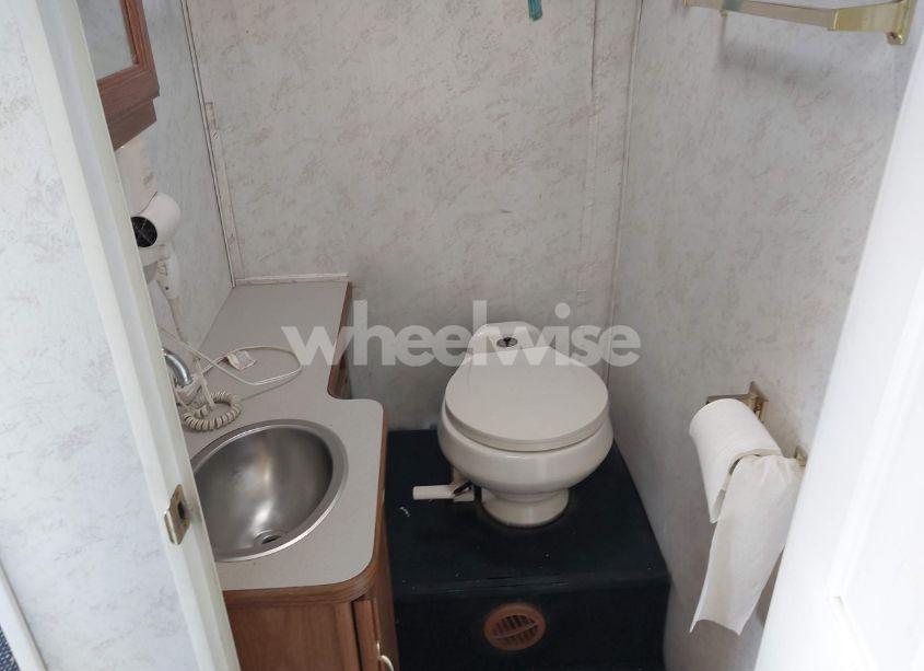 Photo 18 of 2001 Ford E-450 CUTAWAY STANDARD (VIN 1FDXE45S21HB50577)