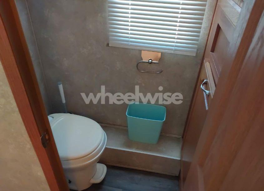 Photo 17 of 2004 Ford E-450 CUTAWAY STANDARD (VIN 1FDXE45S24HA85914)