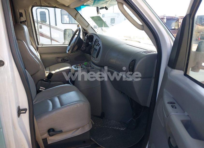 Photo 5 of 2004 Ford E-450 CUTAWAY STANDARD (VIN 1FDXE45S24HA85914)