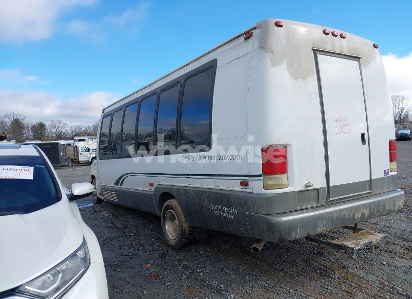 Photo 3 of 2005 Ford Econoline COMMERCIAL CUTAWAY STANDARD (VIN 1FDXE45S35HA24427)