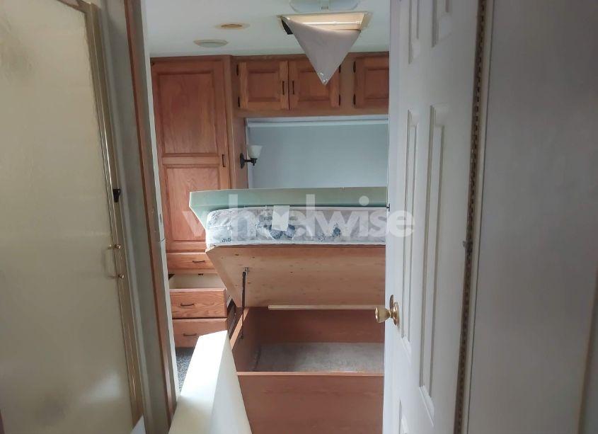 Photo 14 of 2002 Ford E-450 CUTAWAY STANDARD (VIN 1FDXE45S42HB61016)