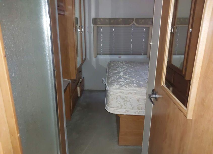 Photo 17 of 2006 Ford E-450 JAMBOREE MOTOR HOME (VIN 1FDXE45S56DA39987)