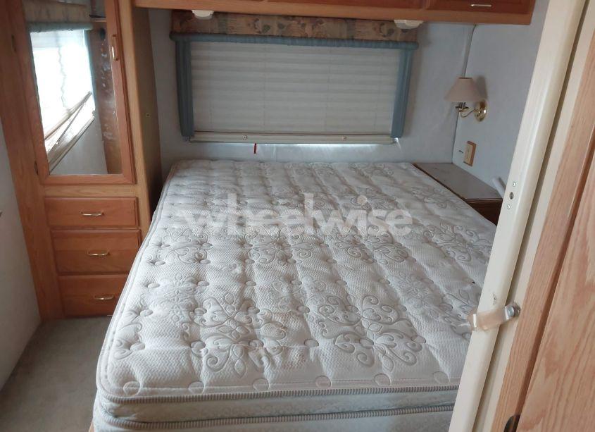 Photo 13 of 2001 Ford E-450 CUTAWAY STANDARD (VIN 1FDXE45S61HA38106)