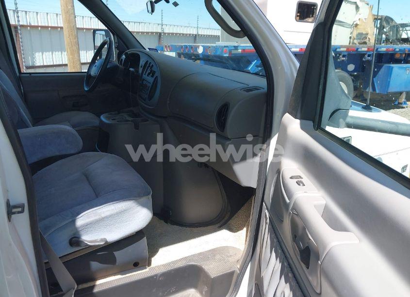 Photo 6 of 2001 Ford E-450 CUTAWAY STANDARD (VIN 1FDXE45S61HA38106)