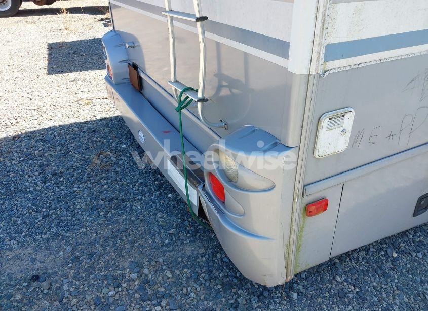 Photo 13 of 2003 Ford E-450 CUTAWAY STANDARD (VIN 1FDXE45S63HB57941)