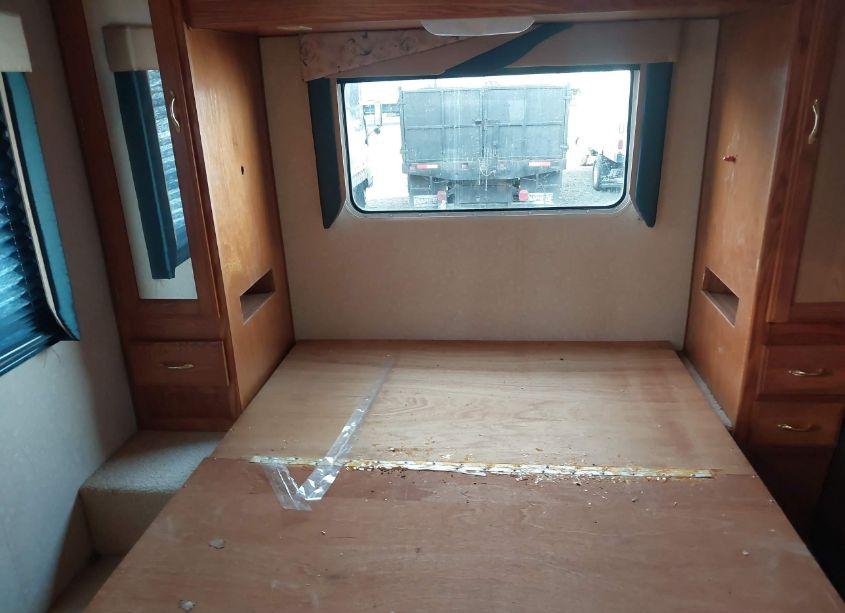 Photo 16 of 2000 Ford E-450 CUTAWAY STANDARD (VIN 1FDXE45S7YHB88378)