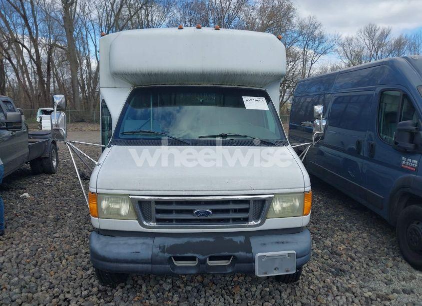 Photo 14 of 2003 Ford E-450 CUTAWAY STANDARD (VIN 1FDXE45S83HB39313)