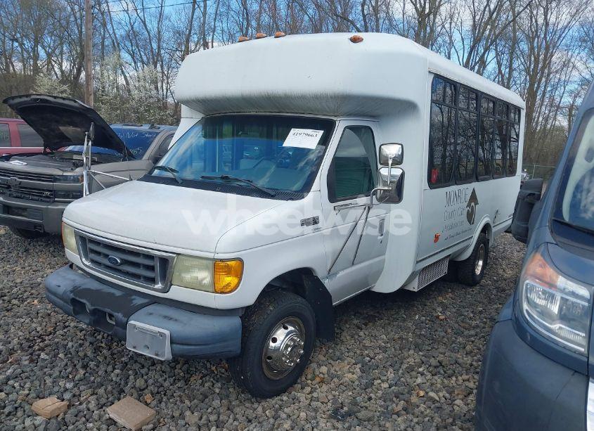Photo 2 of 2003 Ford E-450 CUTAWAY STANDARD (VIN 1FDXE45S83HB39313)