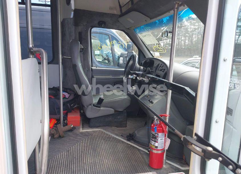 Photo 6 of 2003 Ford E-450 CUTAWAY STANDARD (VIN 1FDXE45S83HB39313)