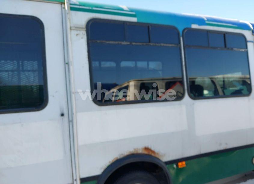 Photo 13 of 2005 Ford E-450 CUTAWAY STANDARD (VIN 1FDXE45S85HB48788)