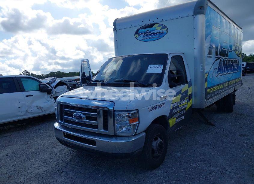 Photo 2 of 2022 Ford E-450 CUTAWAY (VIN 1FDXE4FN6NDC31474)