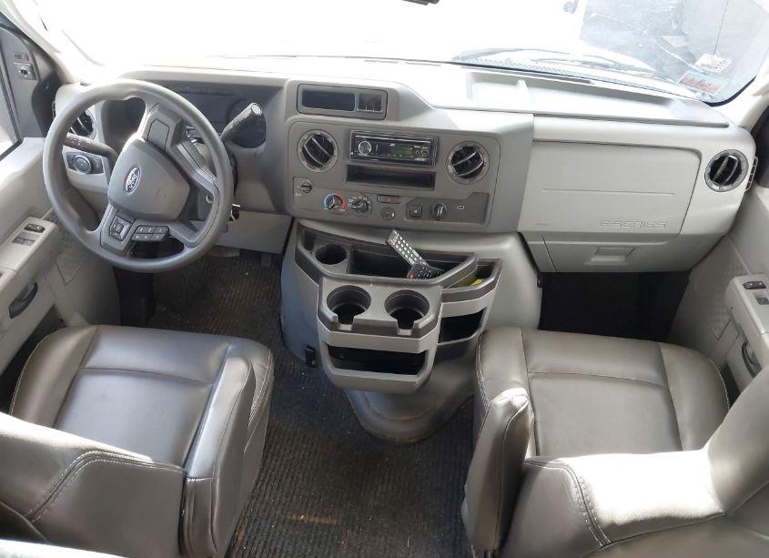 Photo 5 of 2021 Ford E-450 CUTAWAY (VIN 1FDXE4FN8MDC01438)
