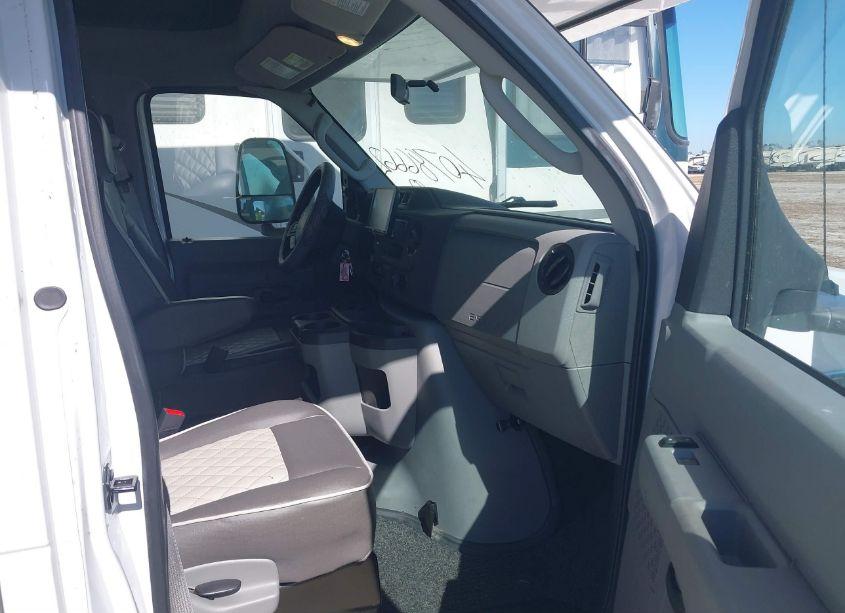 Photo 5 of 2021 Ford E-450 CUTAWAY (VIN 1FDXE4FN8MDC39252)