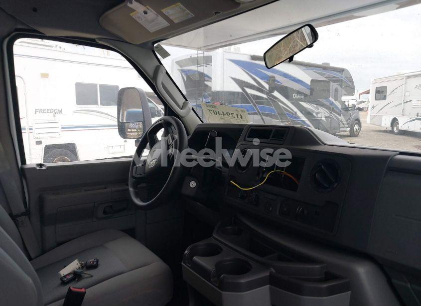 Photo 5 of 2024 Ford E-450 CUTAWAY (VIN 1FDXE4FN9RDD01331)