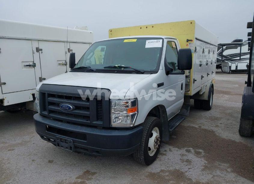 Photo 2 of 2019 Ford E-450 CUTAWAY (VIN 1FDXE4FS1KDC19346)