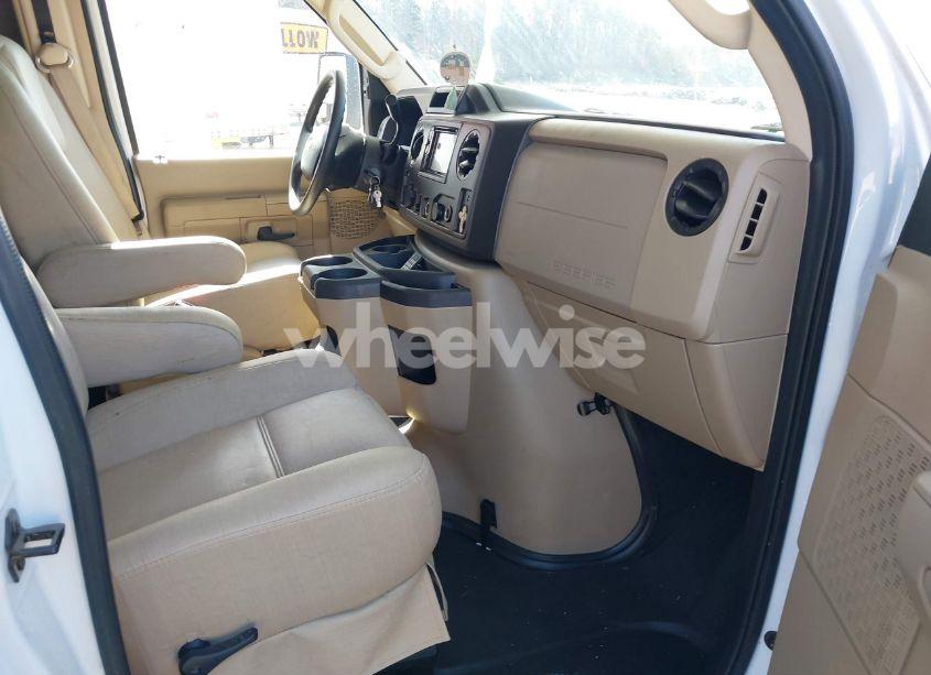 Photo 5 of 2019 Ford E-450 CUTAWAY (VIN 1FDXE4FS3KDC46516)