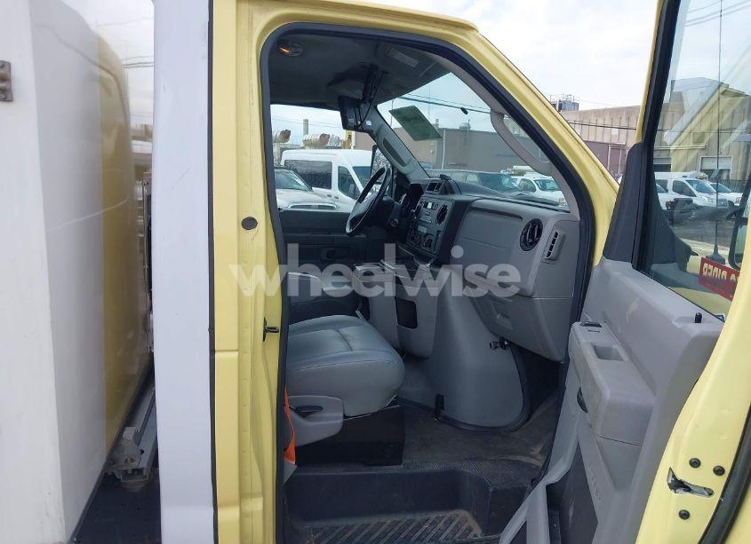 Photo 6 of 2019 Ford E-450 CUTAWAY (VIN 1FDXE4FS4KDC52244)