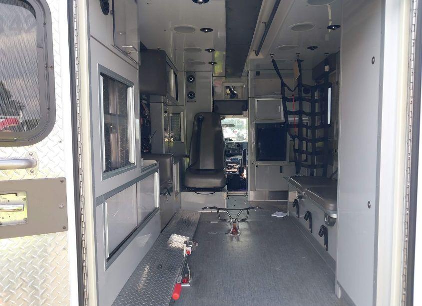 Photo 6 of 2014 Ford E-450 CUTAWAY (VIN 1FDXE4FS5EDA87096)