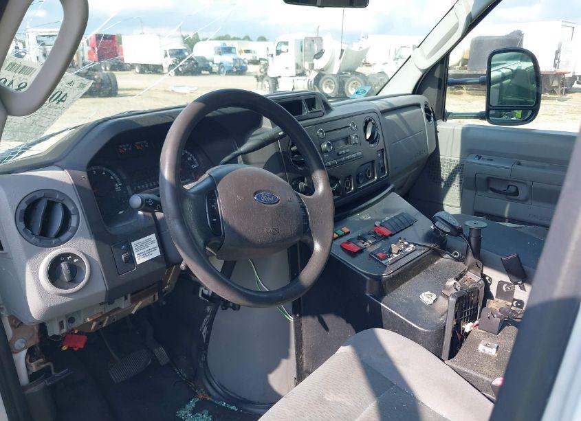 Photo 7 of 2014 Ford E-450 CUTAWAY (VIN 1FDXE4FS5EDA87096)