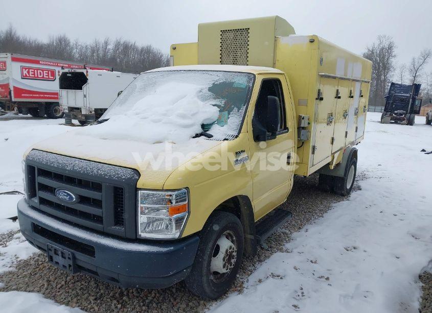 Photo 2 of 2019 Ford E-450 CUTAWAY (VIN 1FDXE4FS7KDC57759)