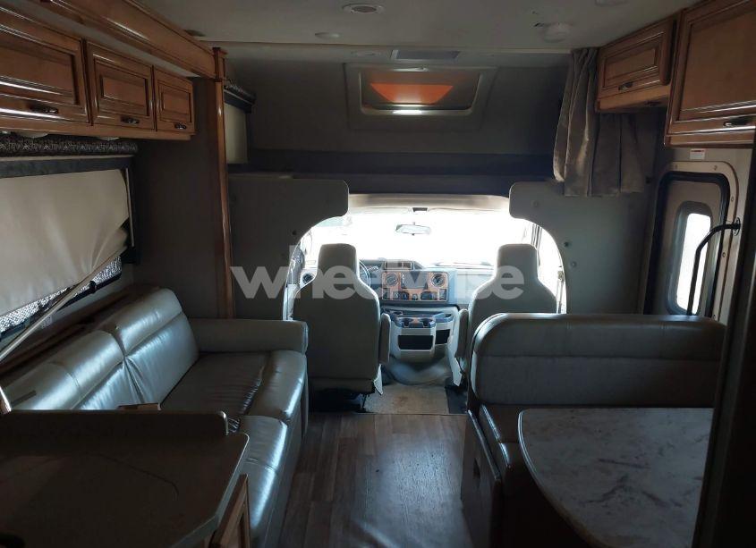 Photo 5 of 2018 Thor Motor COACH QUANTUM (VIN 1FDXE4FS9JDC11509)