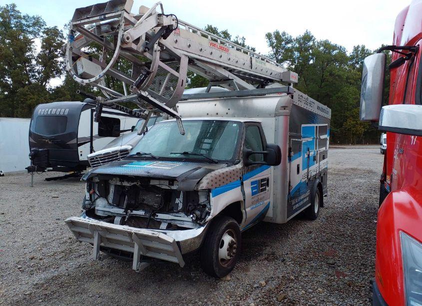 Photo 2 of 2019 Ford E-450 CUTAWAY (VIN 1FDXE4FSXKDC31964)