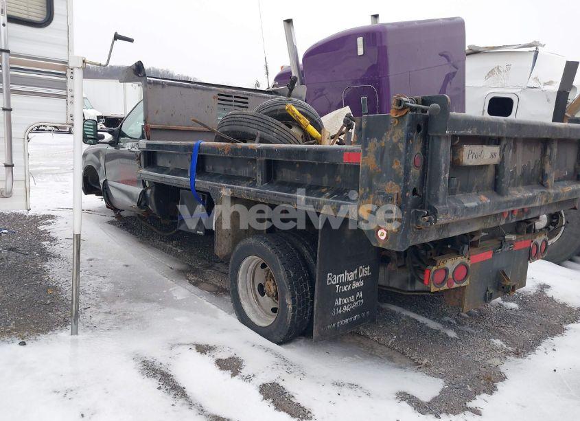 Photo 3 of 2002 Ford F-450 XL/XLT (VIN 1FDXF47F62ED31777)