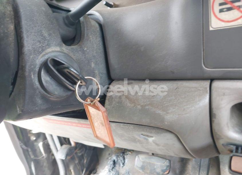 Photo 11 of 2001 Ford F-450 XL/XLT (VIN 1FDXF47FX1EA93902)