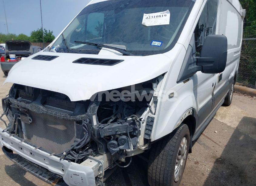Photo 2 of 2018 Ford Transit-250 (VIN 1FDYR2CM1JKA14316)