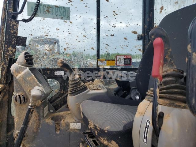 Photo 4 of 2024 JOHN DEERE 60 (VIN 1FF060PACRJ002537)