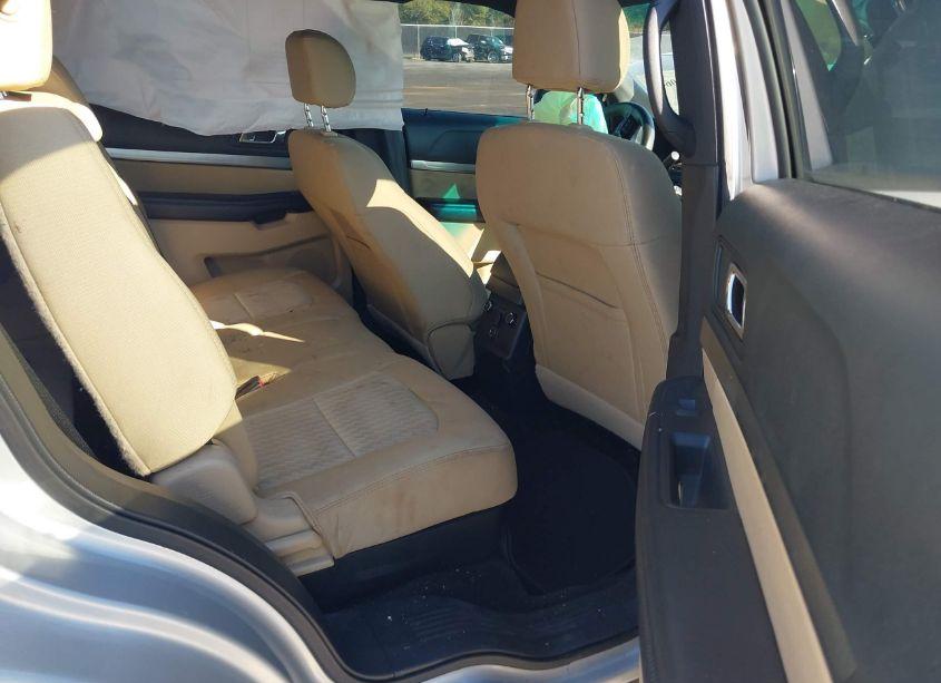 Photo 8 of 2016 Ford Explorer (VIN 1FM5K7B86GGB43933)