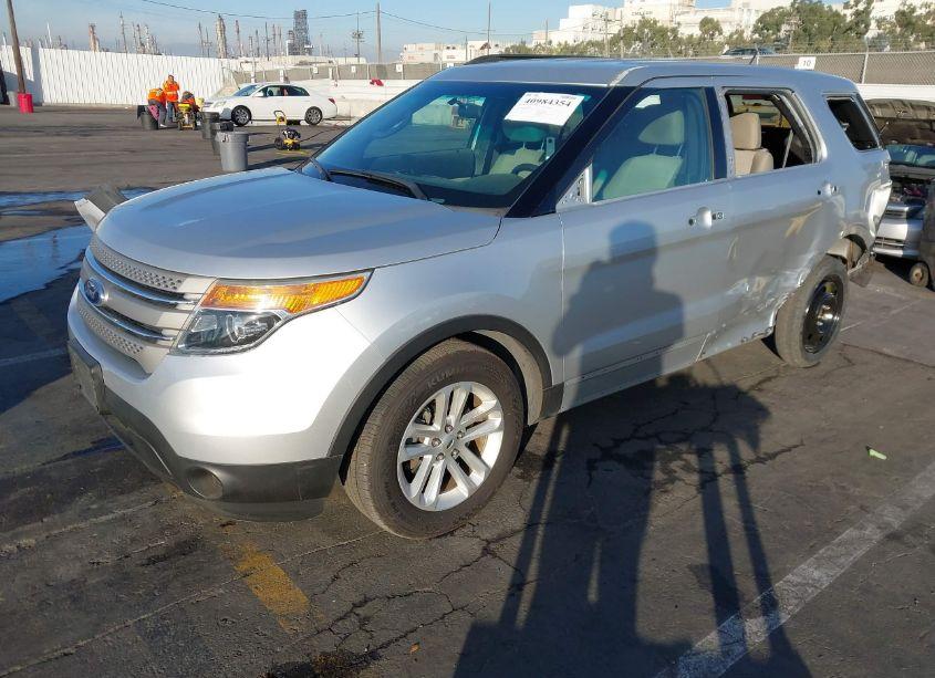Photo 2 of 2015 Ford Explorer (VIN 1FM5K7B89FGB11864)