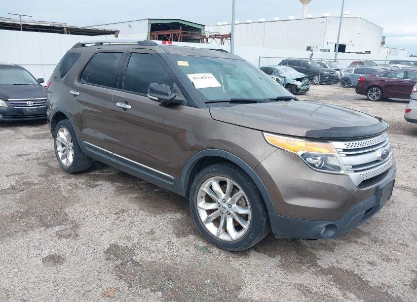 2015 Ford Explorer XLT (VIN 1FM5K7D80FGA53852) main photo
