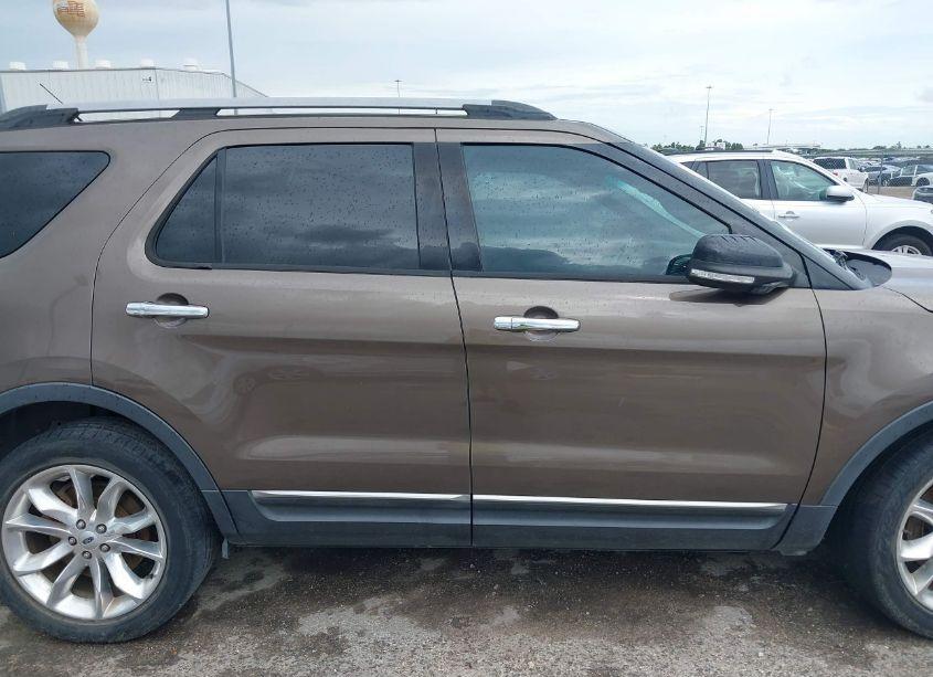 Photo 12 of 2015 Ford Explorer XLT (VIN 1FM5K7D80FGA53852)