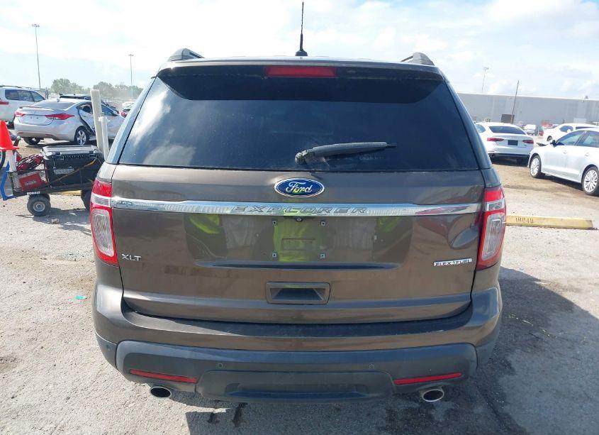 Photo 15 of 2015 Ford Explorer XLT (VIN 1FM5K7D80FGA53852)
