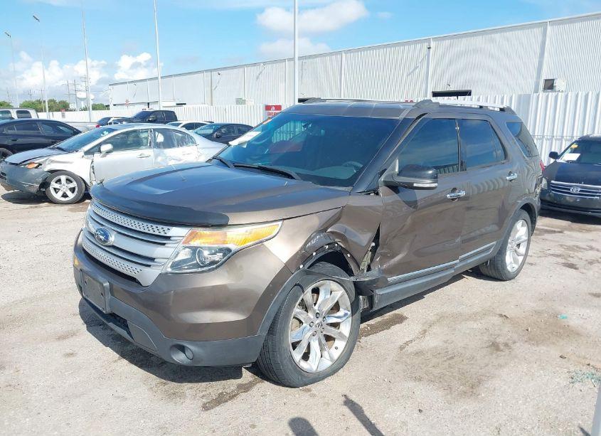 Photo 2 of 2015 Ford Explorer XLT (VIN 1FM5K7D80FGA53852)