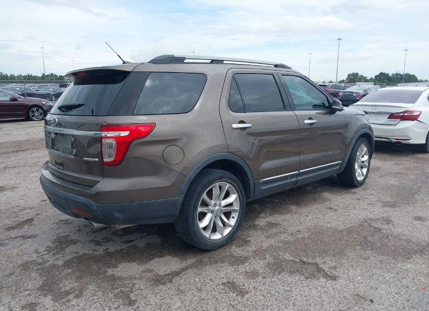 Photo 4 of 2015 Ford Explorer XLT (VIN 1FM5K7D80FGA53852)