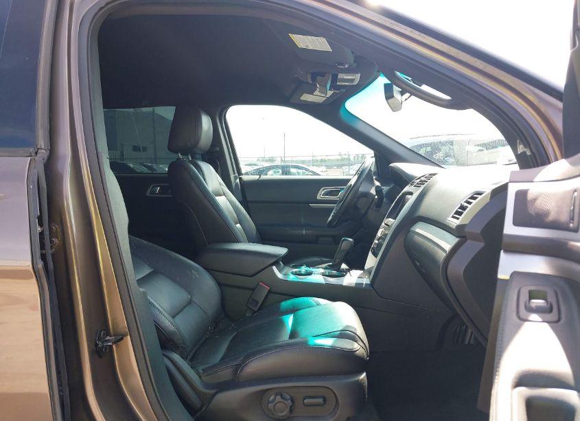 Photo 5 of 2015 Ford Explorer XLT (VIN 1FM5K7D80FGA53852)