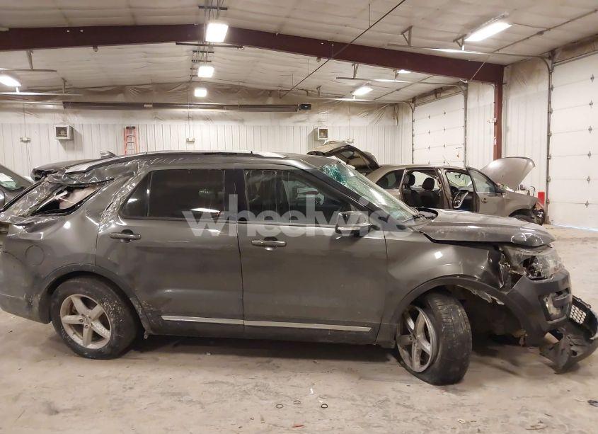 Photo 13 of 2016 Ford Explorer XLT (VIN 1FM5K7D80GGA94905)