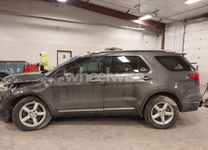 Photo 14 of 2016 Ford Explorer XLT (VIN 1FM5K7D80GGA94905)