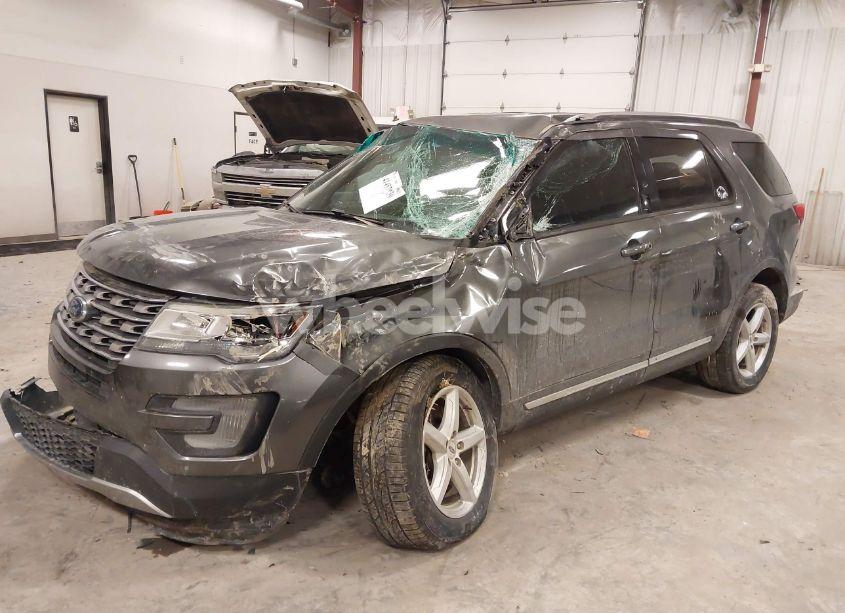 Photo 2 of 2016 Ford Explorer XLT (VIN 1FM5K7D80GGA94905)