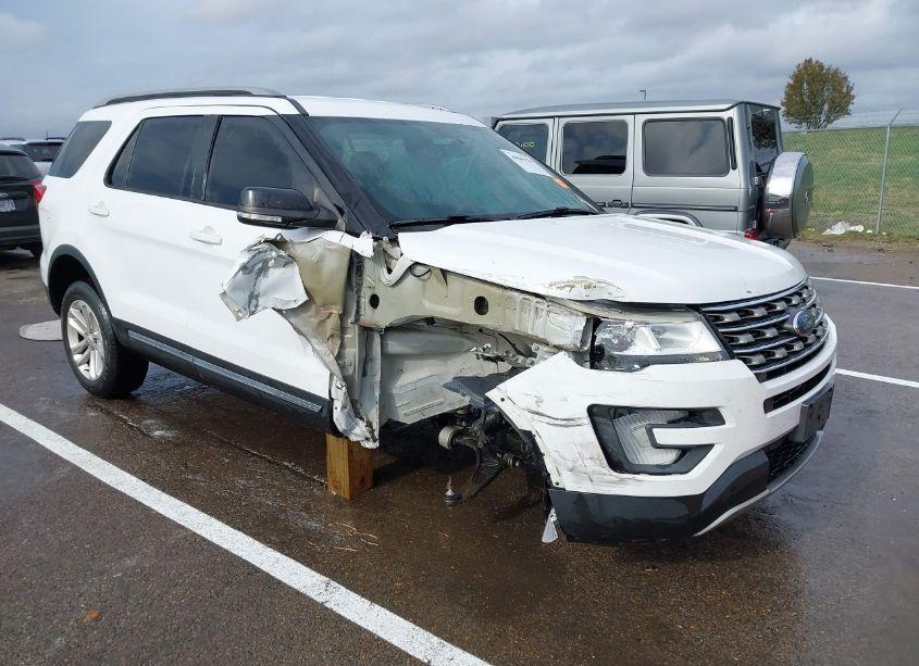 2017 Ford Explorer XLT (VIN 1FM5K7D80HGC13215) main photo