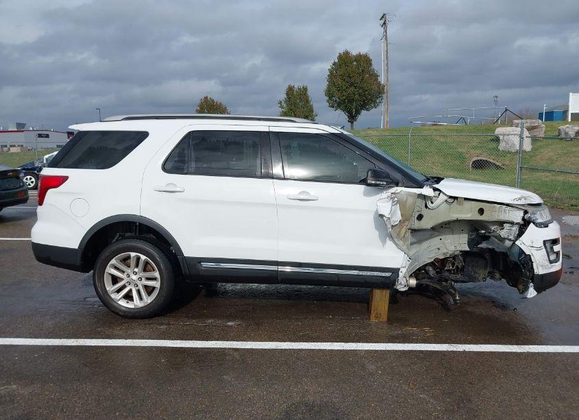 Photo 13 of 2017 Ford Explorer XLT (VIN 1FM5K7D80HGC13215)