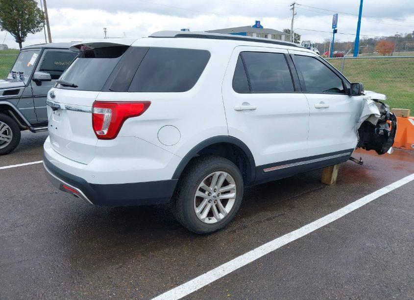 Photo 4 of 2017 Ford Explorer XLT (VIN 1FM5K7D80HGC13215)